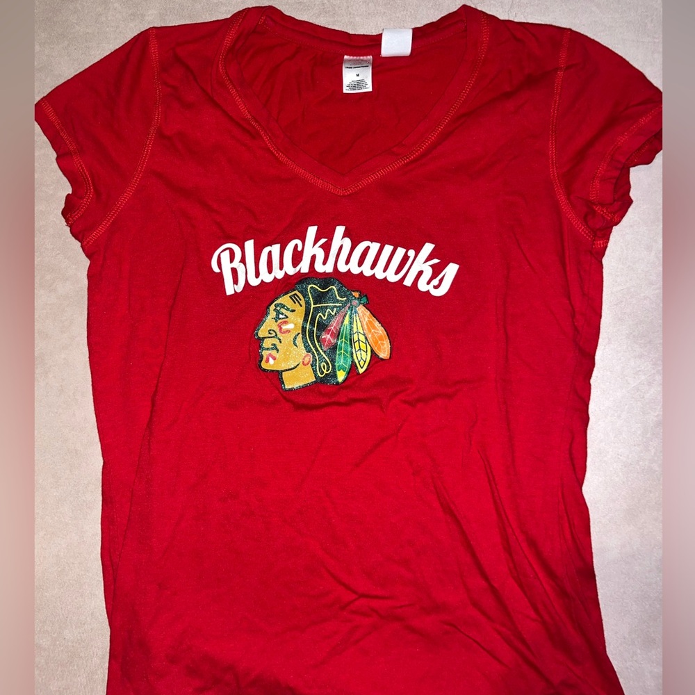 Blackhawks Women's Red V-Neck Tee Y2K